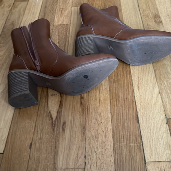 Boots - Picture 6 of 6